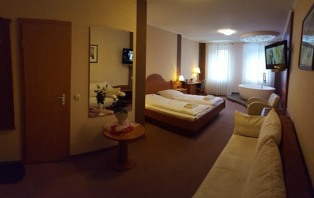 Kraeuterhotel & Restaurant Heidejaeger Mulmshorn Екстериор снимка