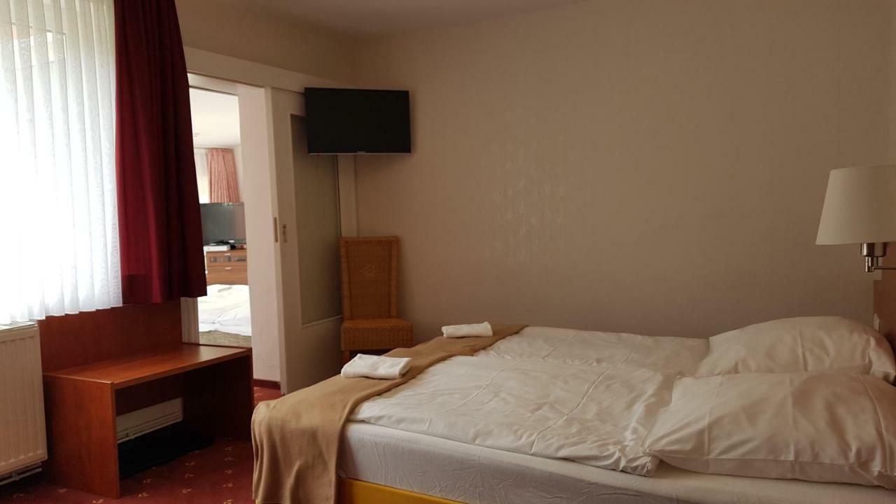 Kraeuterhotel & Restaurant Heidejaeger Mulmshorn Екстериор снимка